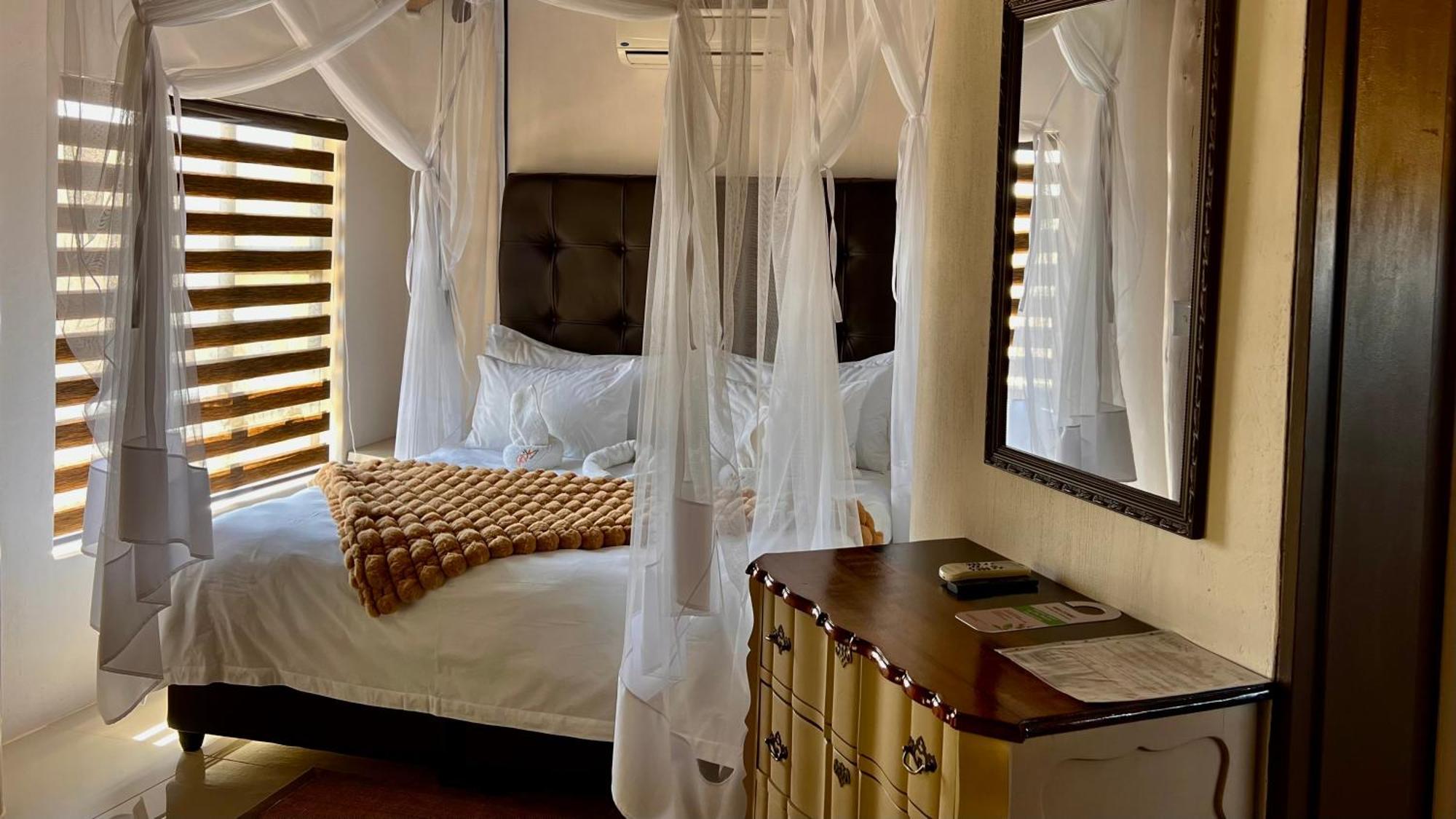 Lapa Lange Game Lodge Mariental Exterior photo